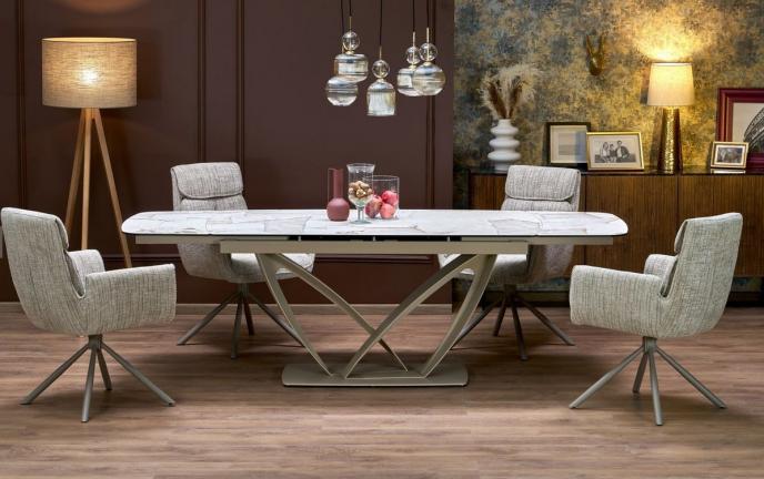 Jedilna miza .Atusija